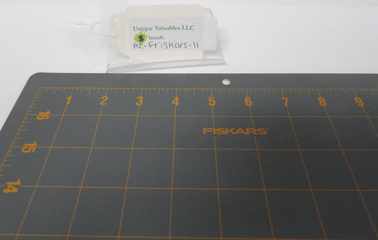 Fiskars Cutting Mat 12x18 Self-Healing for Rotary Cutters Hobby Knives