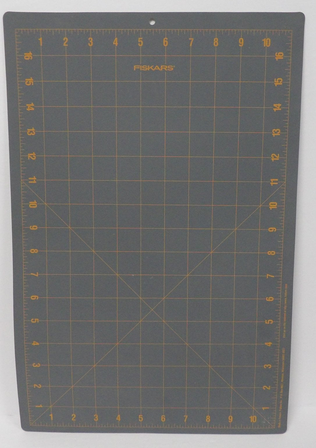 Fiskars Cutting Mat 12x18 Self-Healing for Rotary Cutters Hobby Knives